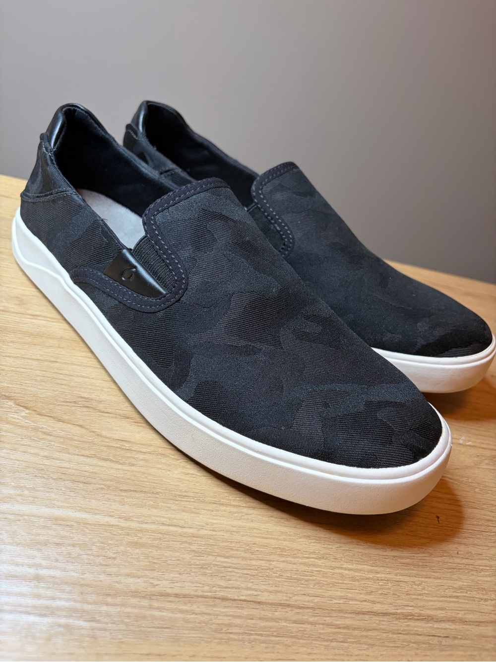 Olukai Black Camouflage Slip-On Shoes Mens US 11